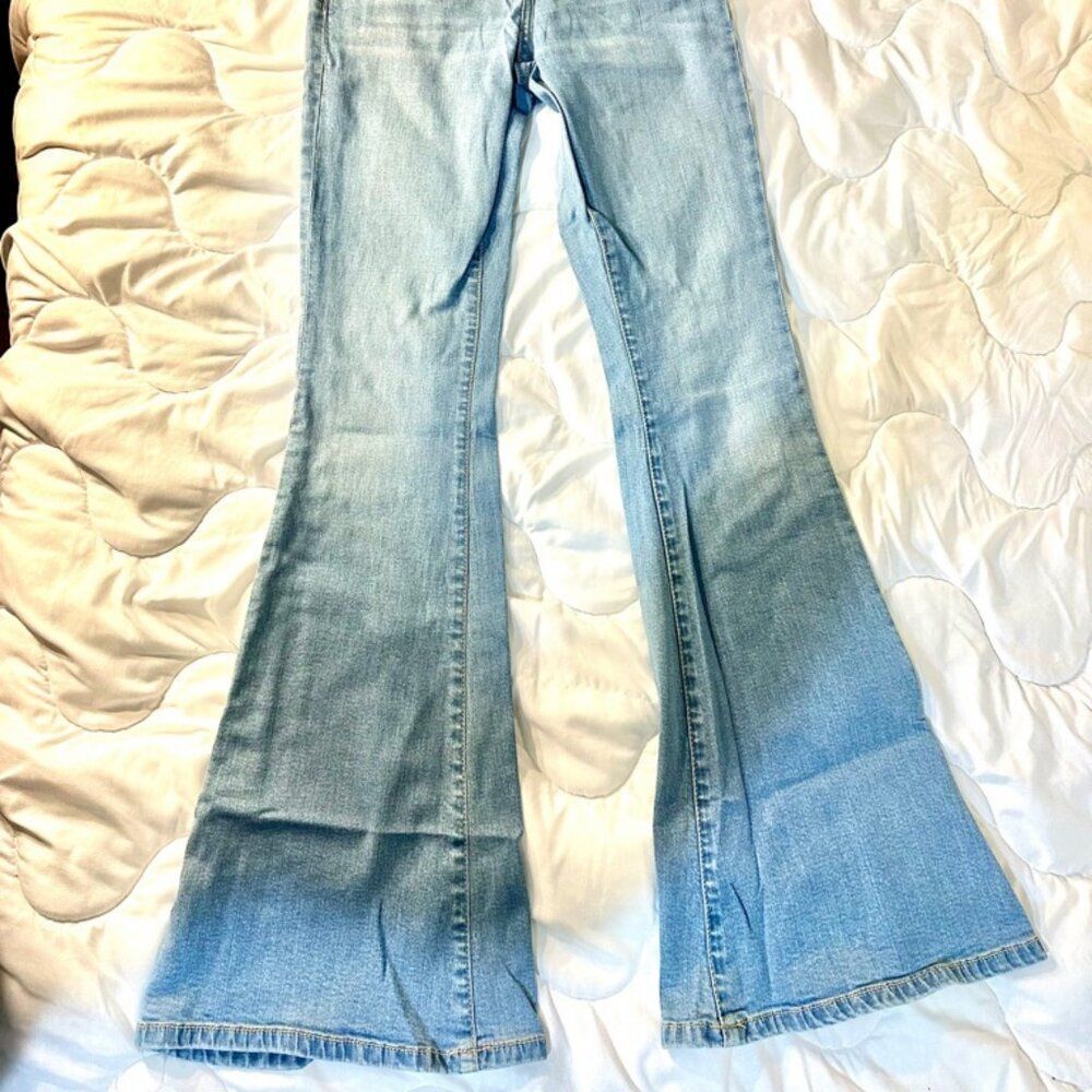 Forever 21 Flared Jeans Size 27 Inseam 32 inches